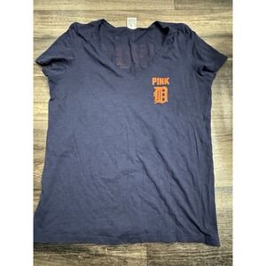 Victoria's Secret Pink MLB‎ Detroit Tigers "Who's Your Tiger" Shirt Large
